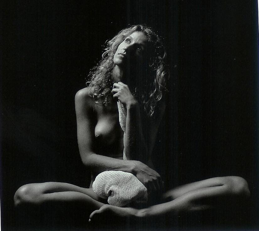 images-alexandra-lamy-nue-dans-shoot-inconnu-topless-sein-softcore-2517-bf5d4.jpg