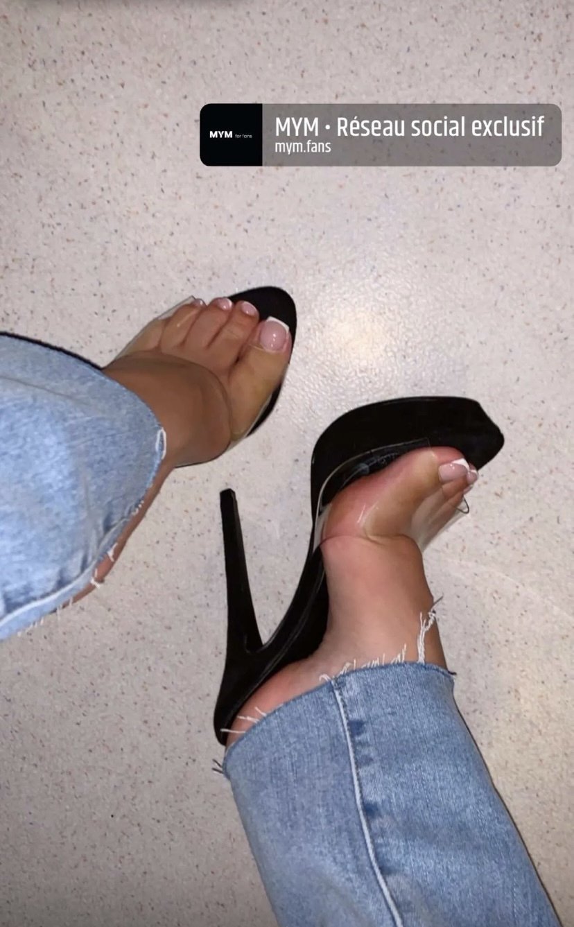 Lea_Mary-Feet-6669533.jpg