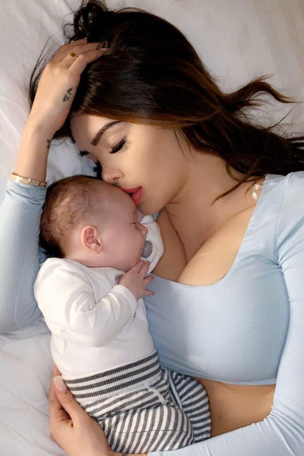 nabilla_20191121_p_2182274044273919579_1_2182274044273919579.jpg