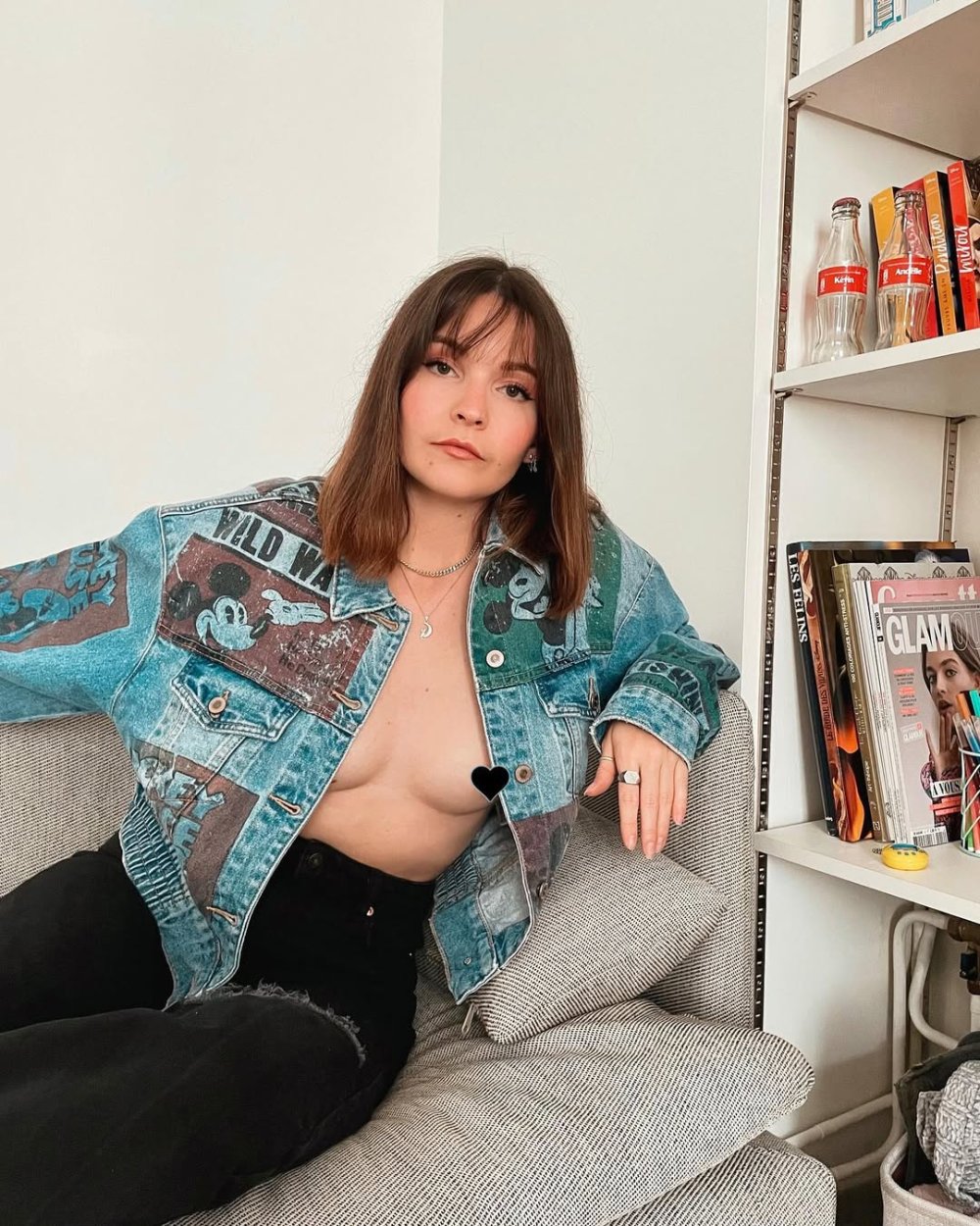 📖#home #books #sofa #jeanjacket #mickeymouse #vintagemickey #clubglace #tamagotchi.jpg