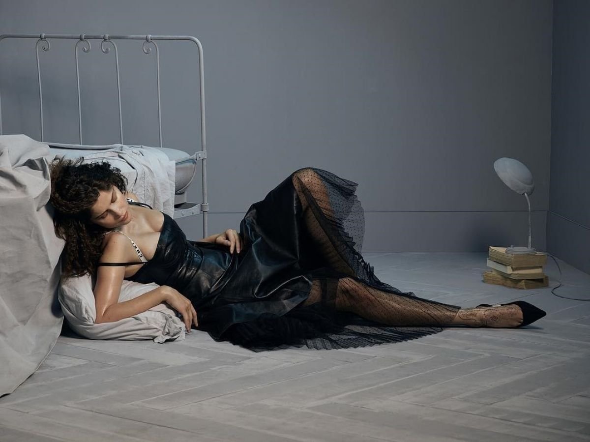 laetitia_casta_in_dior_magazine_spring_summer_2017_9.jpg