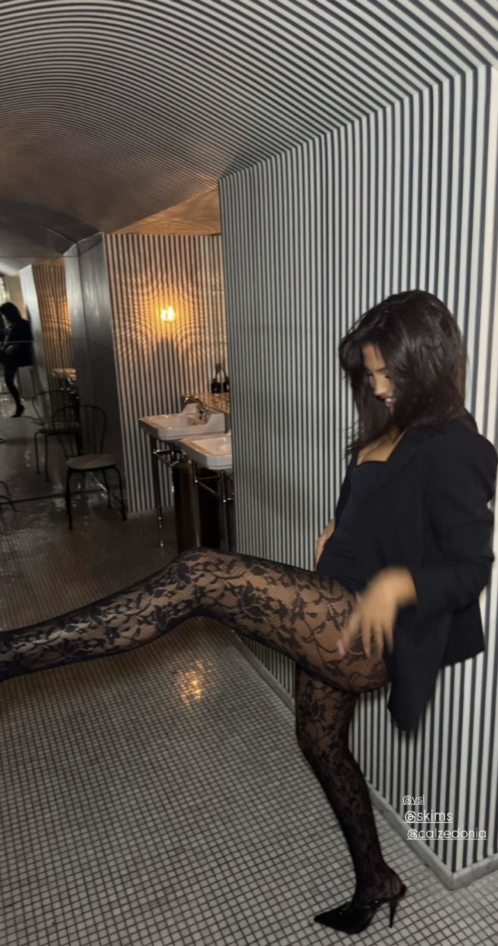 @ouksi75 - R⤓Download.jpeg