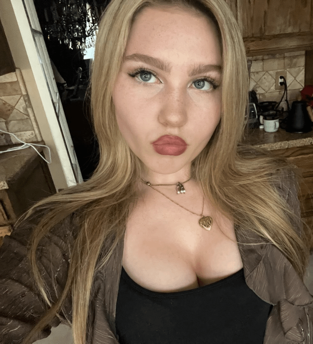 ella-anderson-henry-danger-v0-s6c65smgjygb1.png