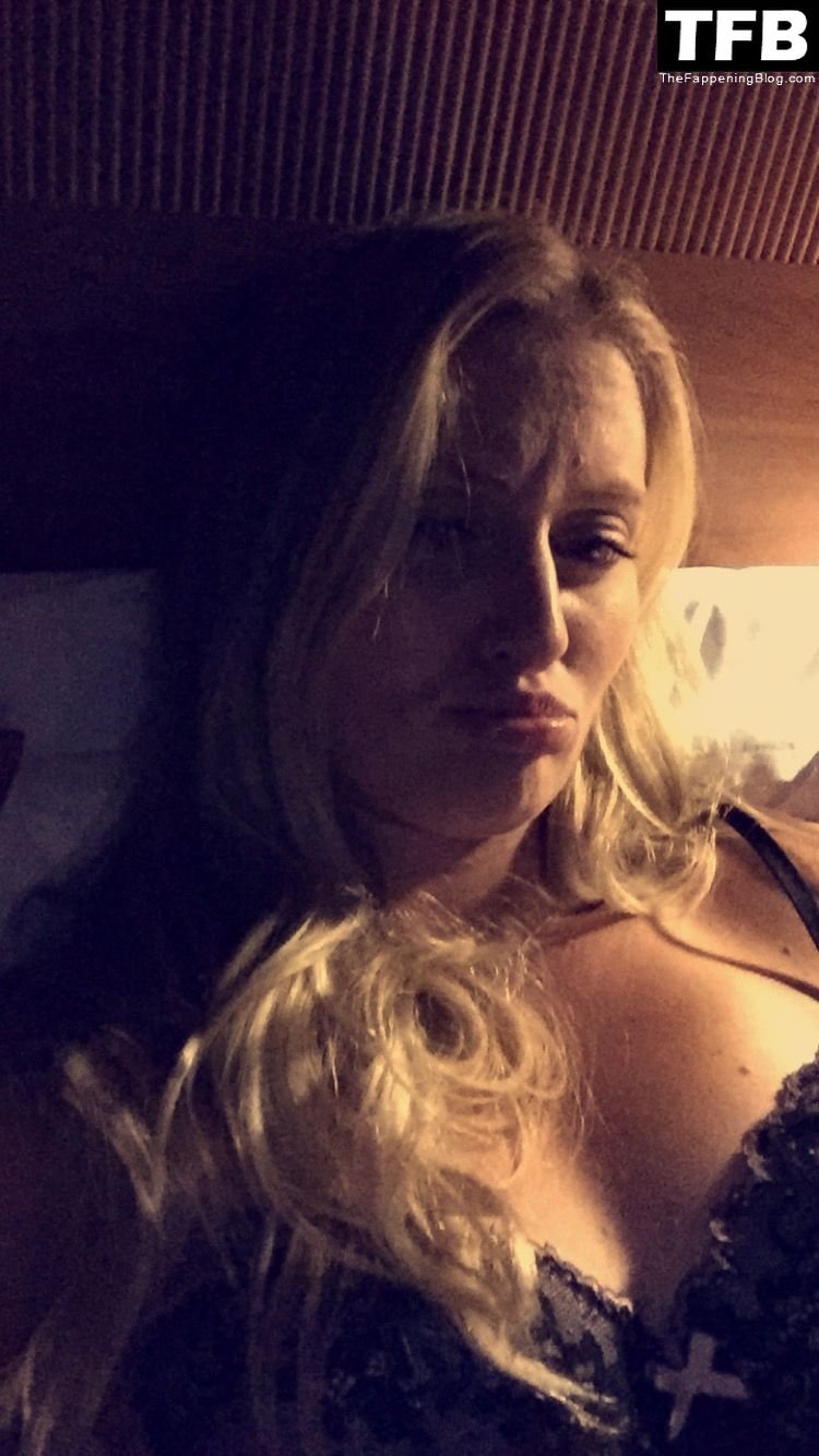 Kristina-Mladenovic-Sexy-Leaked (1).jpg