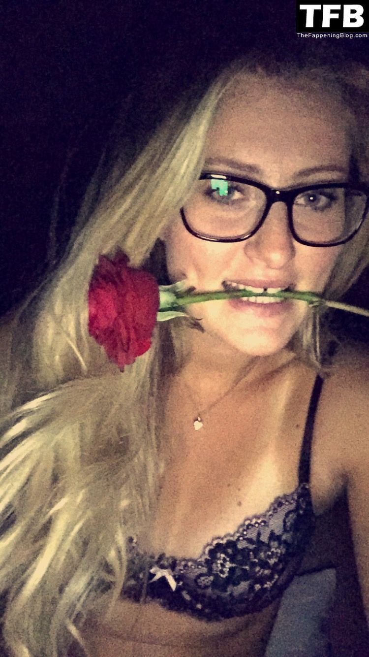 Kristina-Mladenovic-Sexy-Leaked (2).jpg