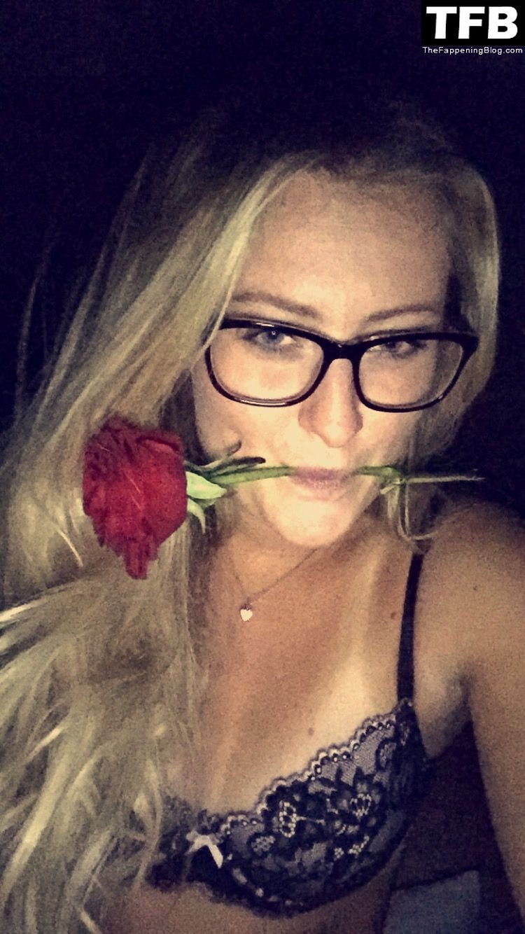 Kristina-Mladenovic-Sexy-Leaked (3).jpg