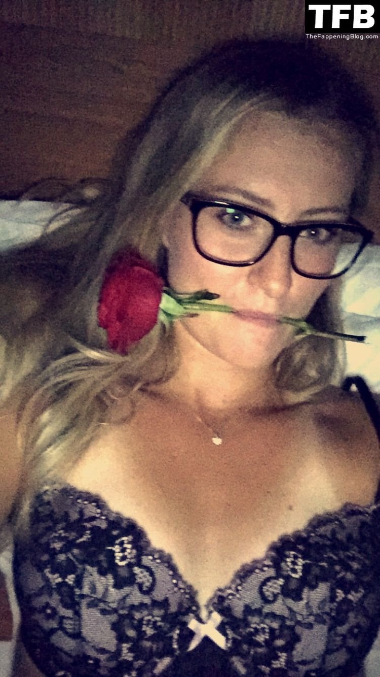 Kristina-Mladenovic-Sexy-Leaked (4).jpg