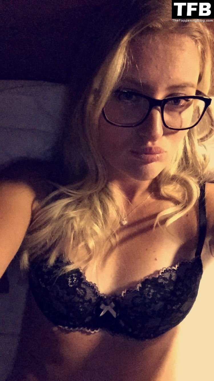 Kristina-Mladenovic-Sexy-Leaked (5).jpg