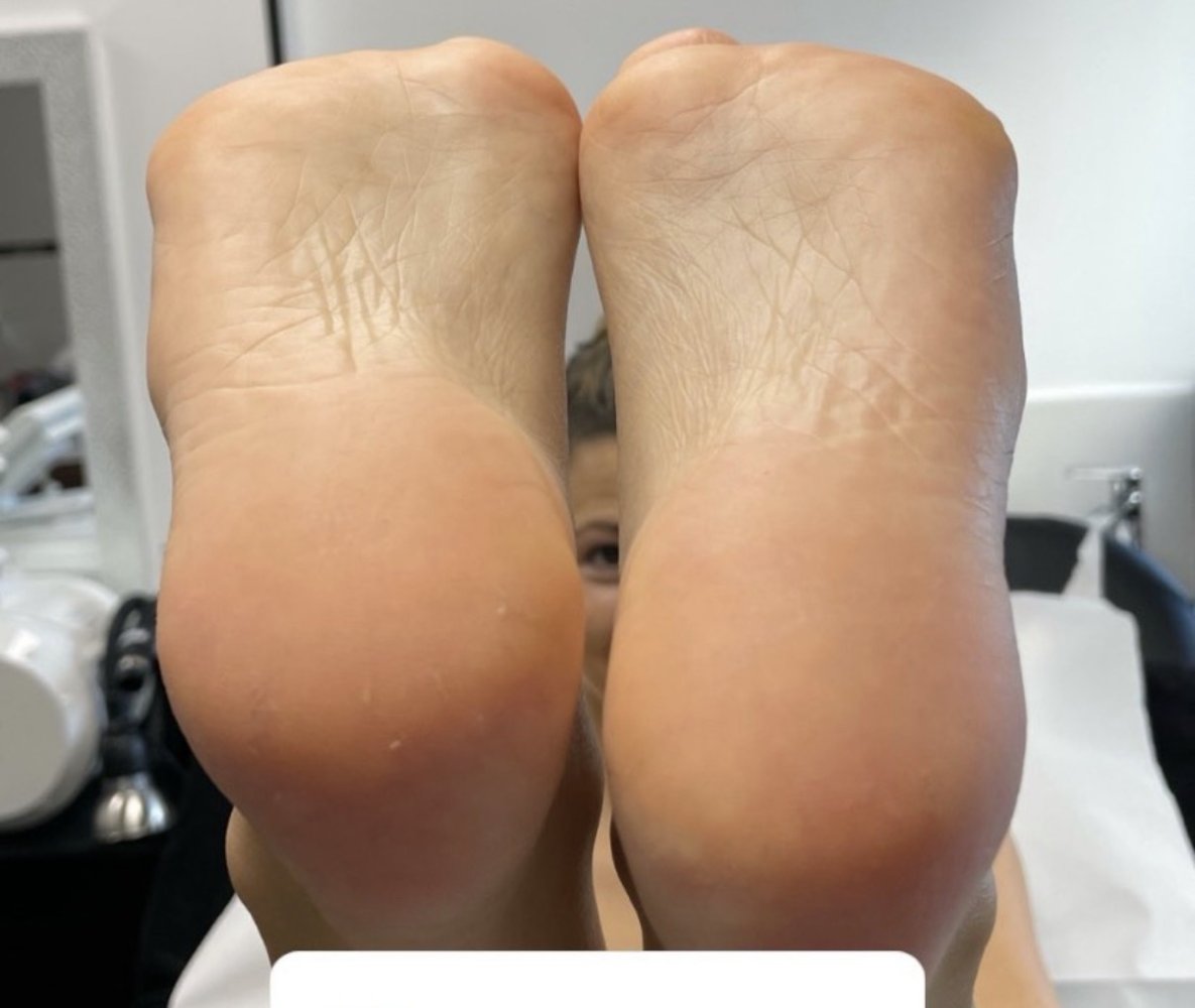 Justine-Becattini-Feet-8997661.jpg