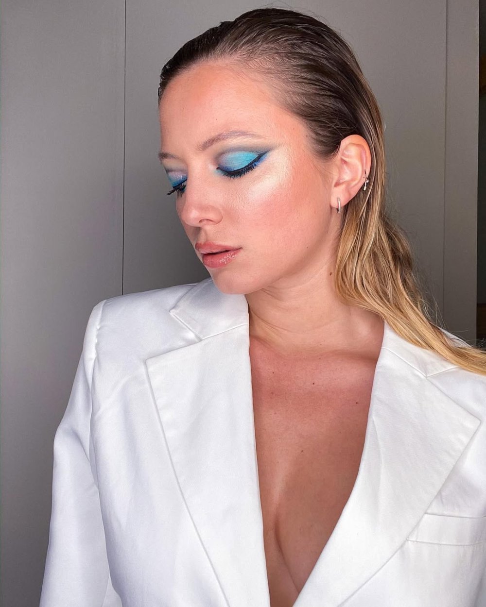 BIRTHDAY GIRL 💙🎂Merci pour l’amour que vous m’envoyez, spécialement cette année qui est un peu...jpg