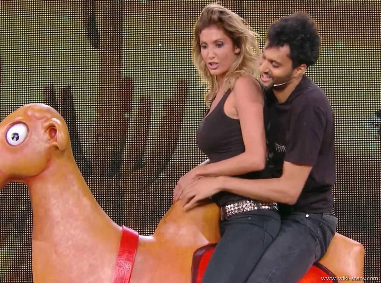Caroline_Ithurbide_VTEP_rodeo_chameau_gros_seins_1.jpg