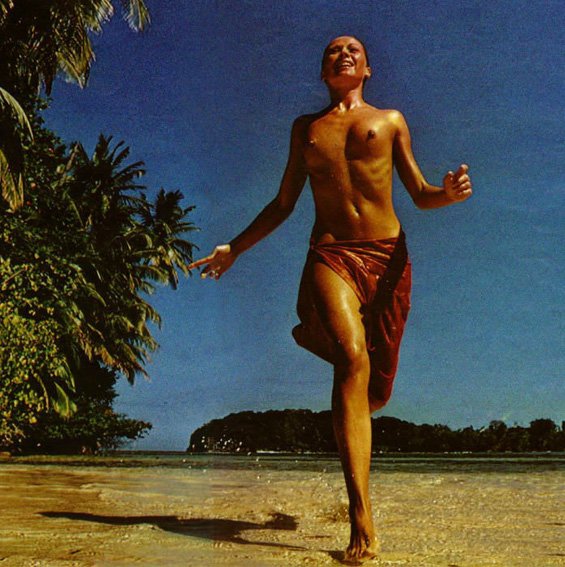 Marlène Jobert Topless 4.jpg