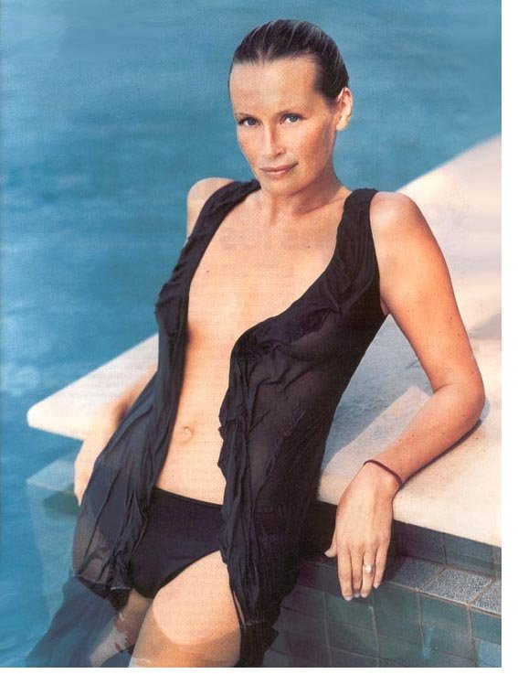 Estelle Lefebure Sexy 16.jpg