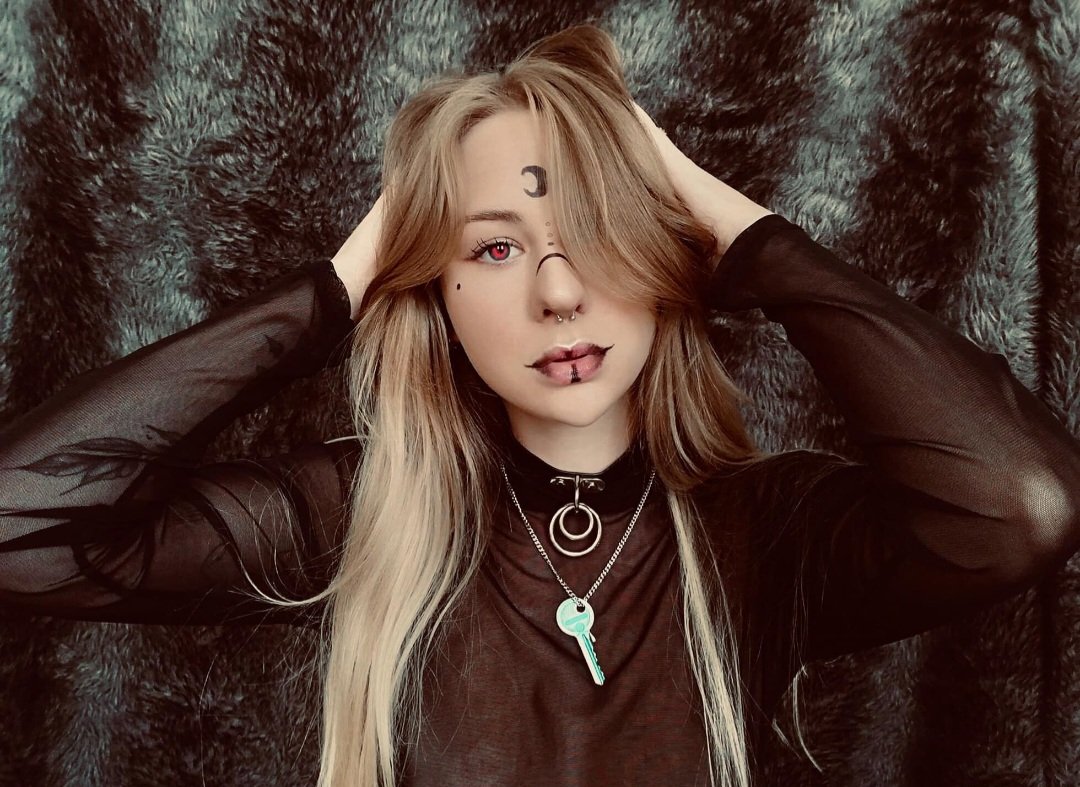 Screenshot_20200723-105745_Samsung Music.jpg