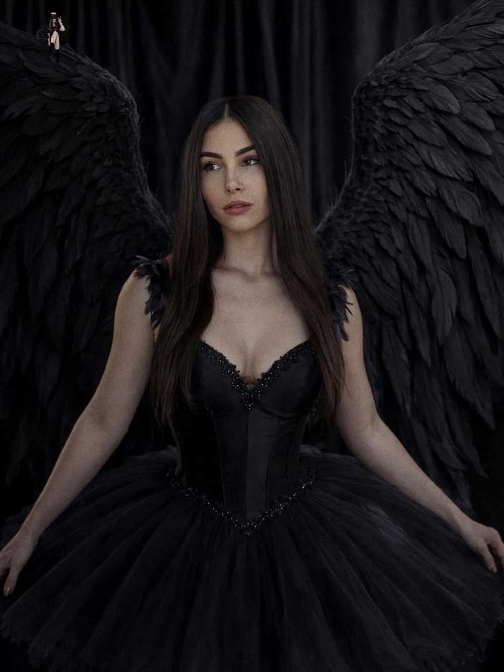 Shoot 😇 ou 😈 - Ma mère se cache dans toutes mes photos Commente « 🤍 » si tu l’as trouvée suiv ...jpg