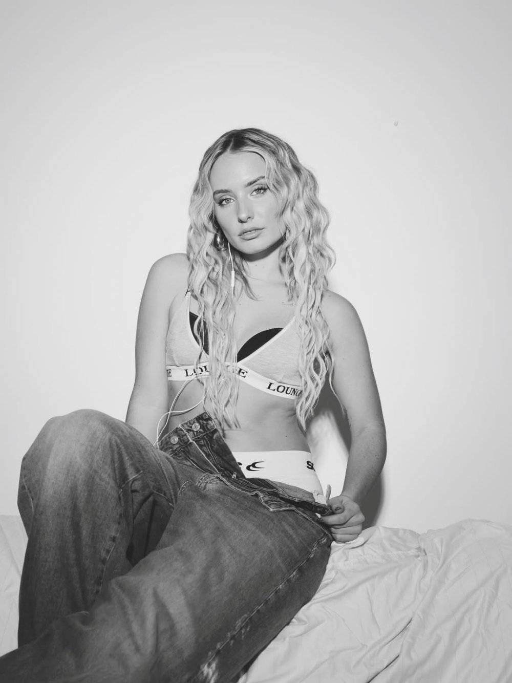 challenge 1-12- reproduire le photoshoot de ma célébrité  préf- fait ✨ Honnêtement j’ai adoré,...jpg