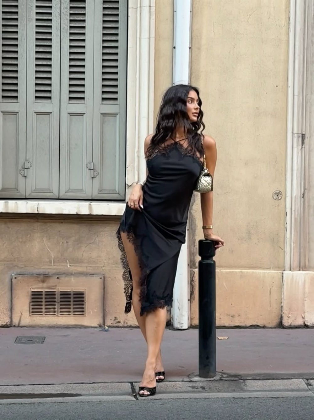 Tellement fan de cette robe @zara 🖤🖤 vous aimez .jpg