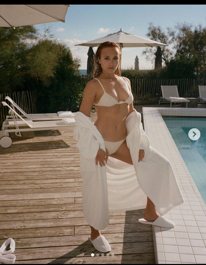 Chloé J Bikini 6.PNG