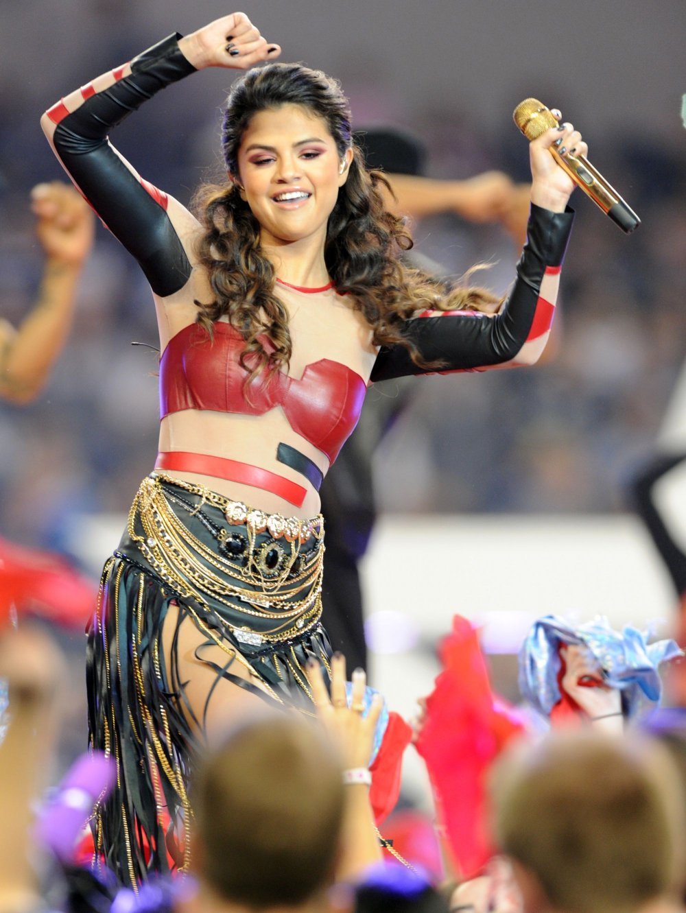 274948-selena-gomez-le-28-novembre-2013-au-orig-2.jpg