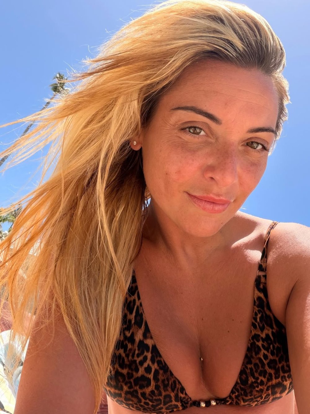 1- Mode touriste activé 2- Sortie de piscine 3- En balade 4- Look d’été 5- Visite 6 - Ça mouil...jpg