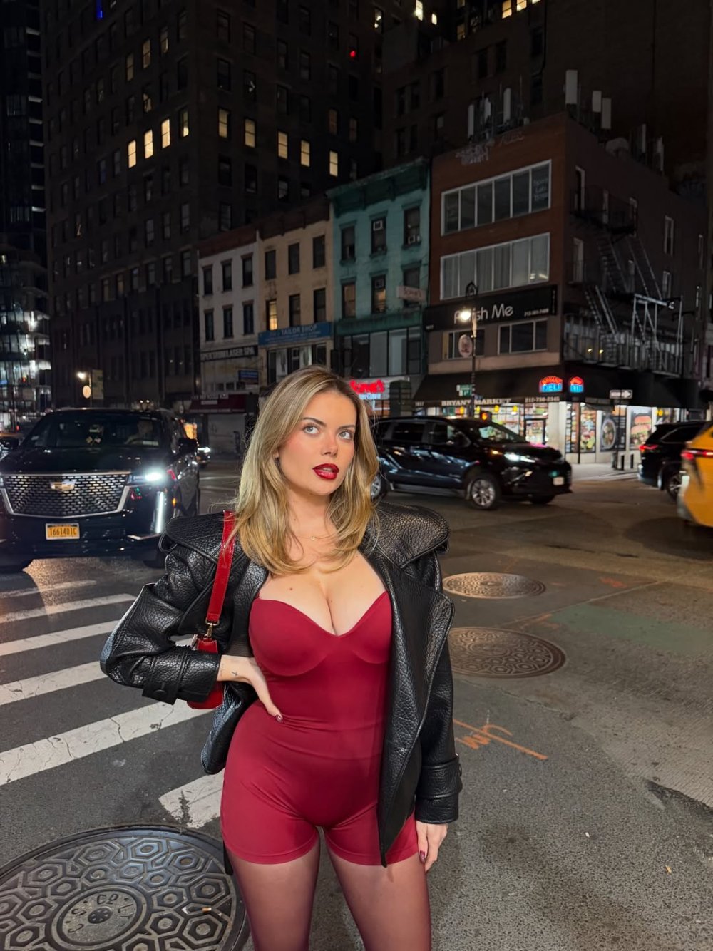 La tenue la plus sexy nini de mon dressing 🍎Ce soir cest girls night out pour notre dernière s...jpg