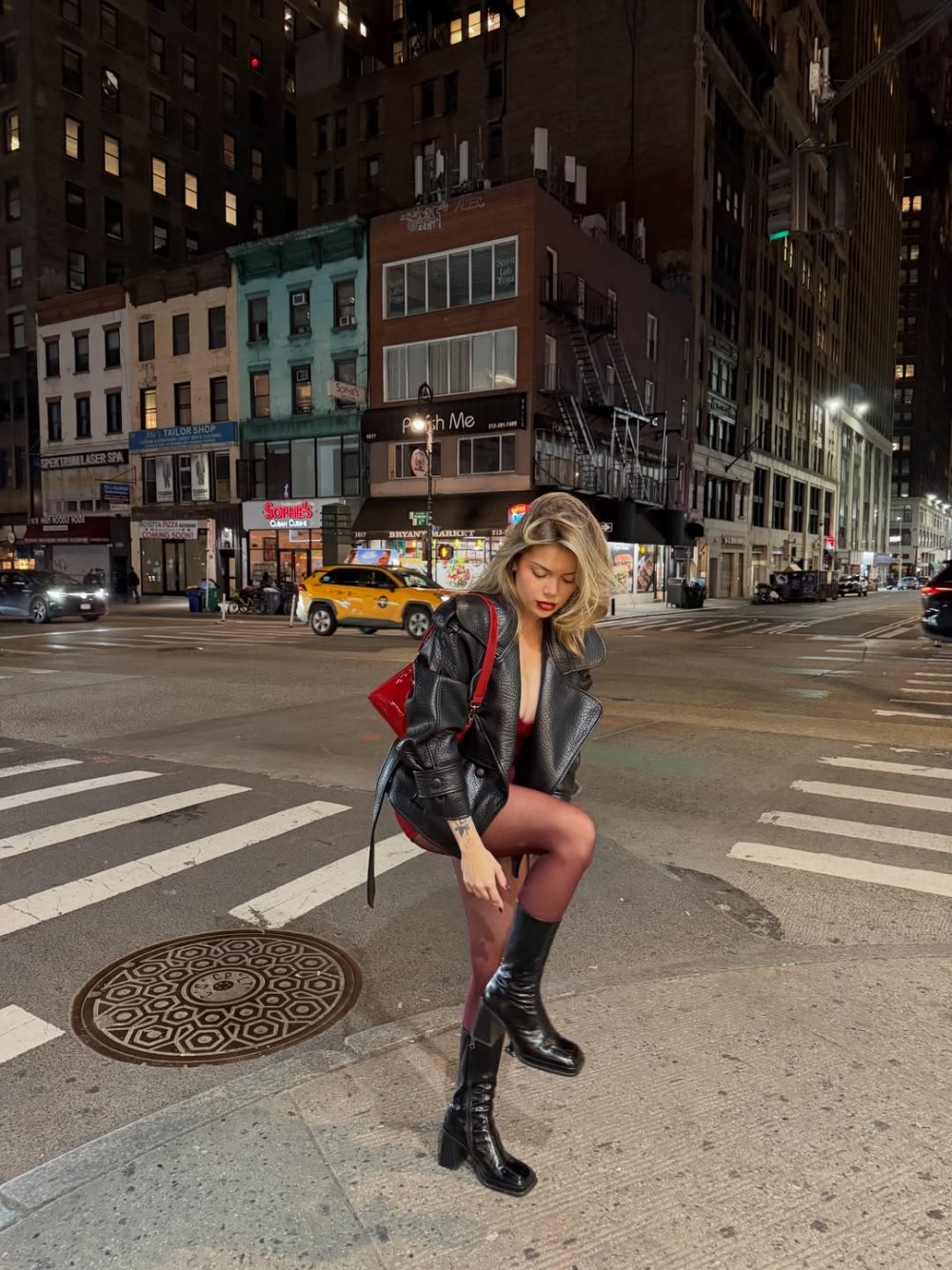 La tenue la plus sexy nini de mon dressing 🍎Ce soir cest girls night out pour notre dernière s...jpg