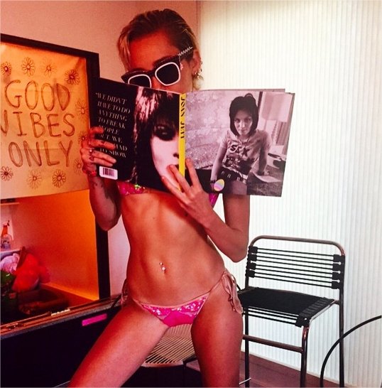 393644-miley-cyrus-trop-maigre-sur-instagram-orig-1.jpg