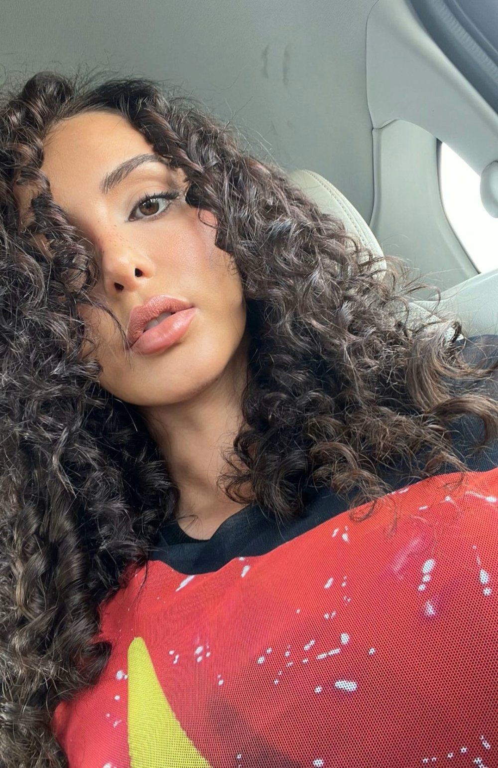 nabilla_20230419_STORIES_3084363239061179021_10_3084880682792150283.jpg