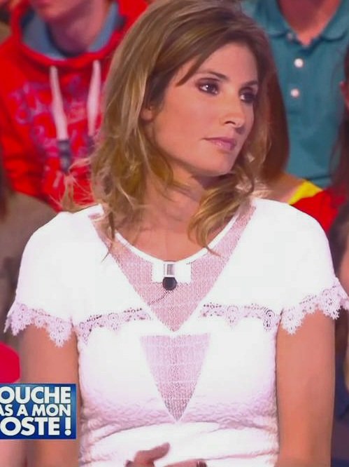 Caroline-Ithurbide--Touche-pas-a-mon-Poste--22-04-15--10.jpg