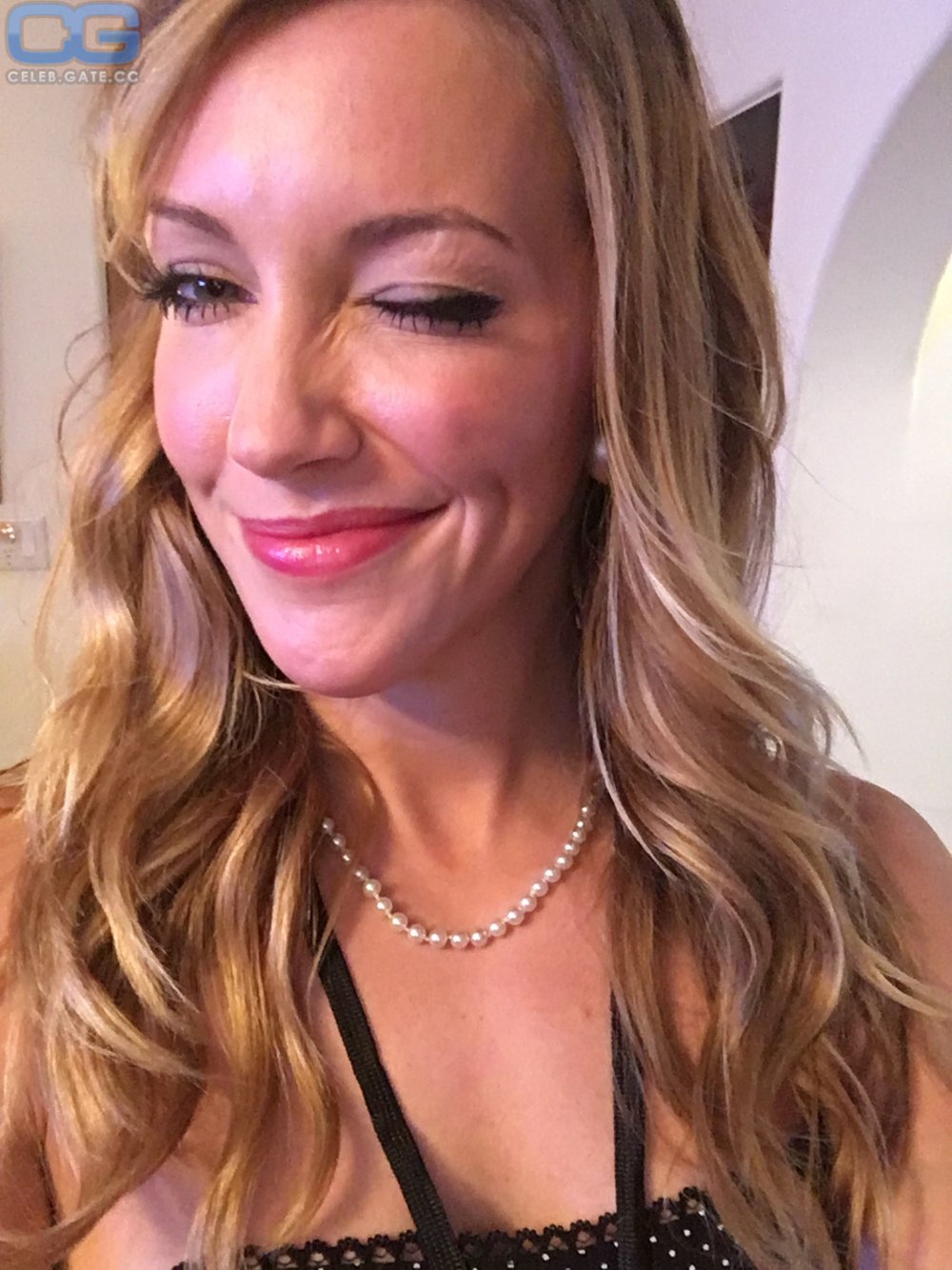 katie-cassidy-the-fappening-581452.jpeg