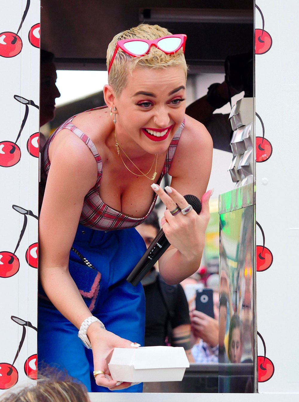06-Katy-Perry-Cleavage.jpeg