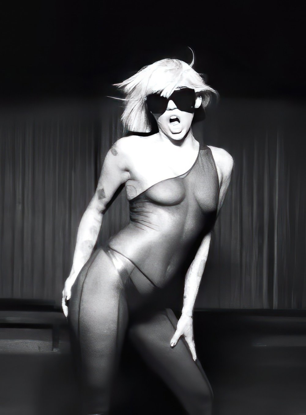 mileycyrus-attention018.jpg
