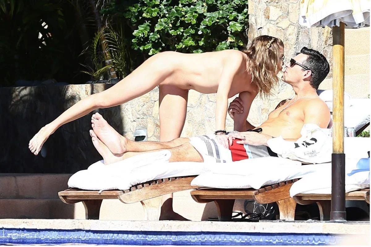 Sexy-shots-Jennifer-Aniston-topless-on-the-beach_004_big.jpeg