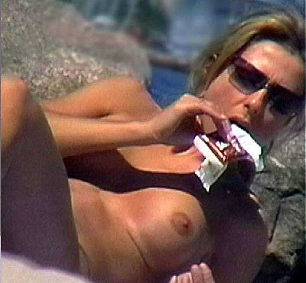 Sexy-shots-Jennifer-Aniston-topless-on-the-beach_005_big.jpeg