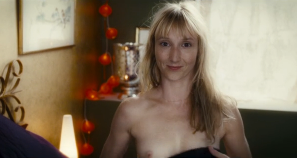 images-audrey-lamy-nue-dans-plan-de-table-topless-sein-softcore-23317-e5388.png
