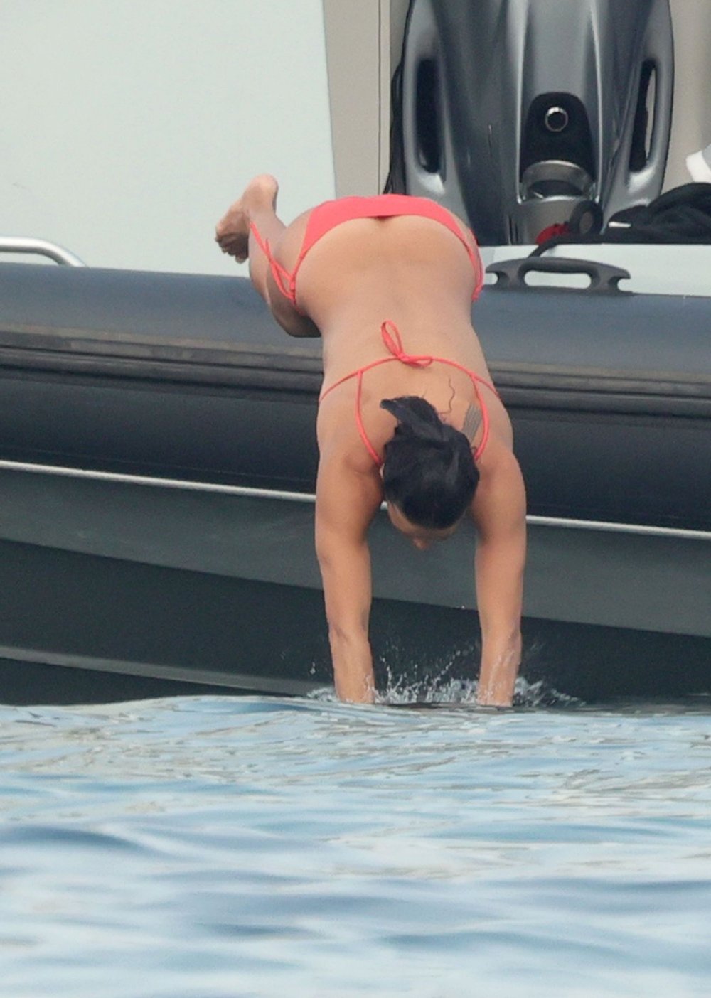 Michelle_Rodriguez_bikini_titslip___asscrack_on_the_boat_42.jpg