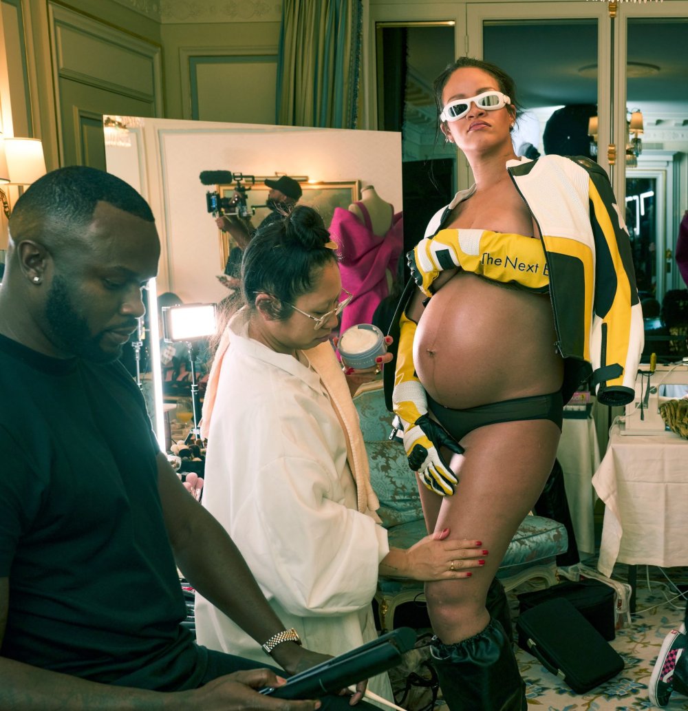 rihanna-pregnant-topless-nipples-vogue-photo-shoot-12.jpeg