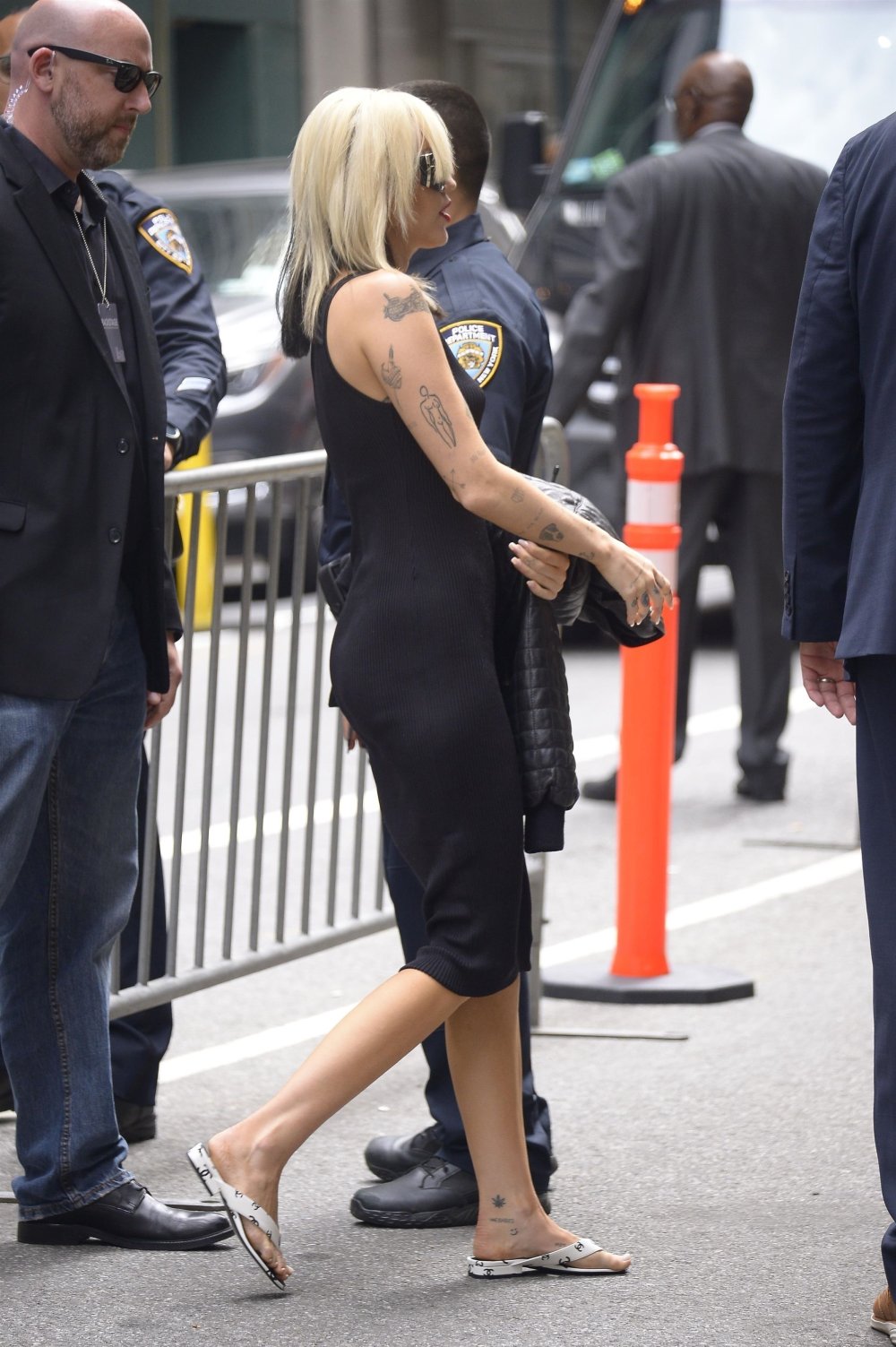 Miley-Cyrus-Feet-6472028.jpg