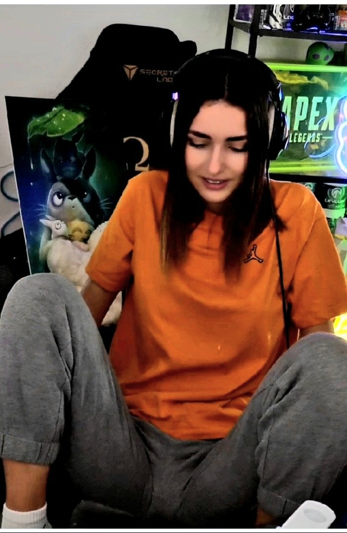 Screenshot_20220912-170958_Twitch.jpg