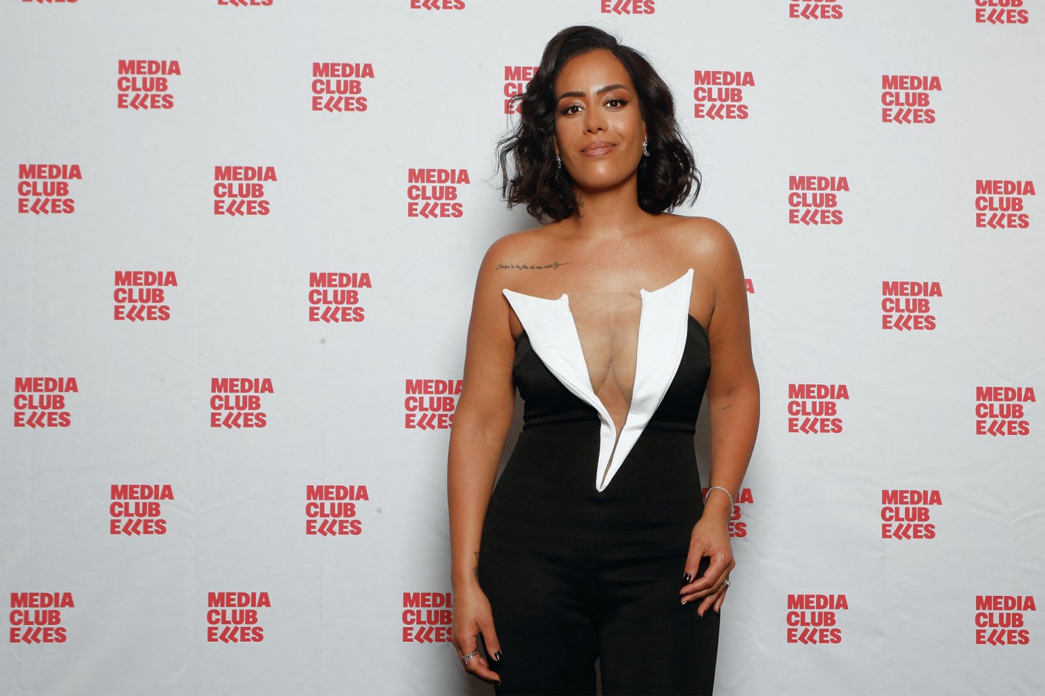 7630258-exclusif-amel-bent-photocall-de-la-c-orig-2.jpg