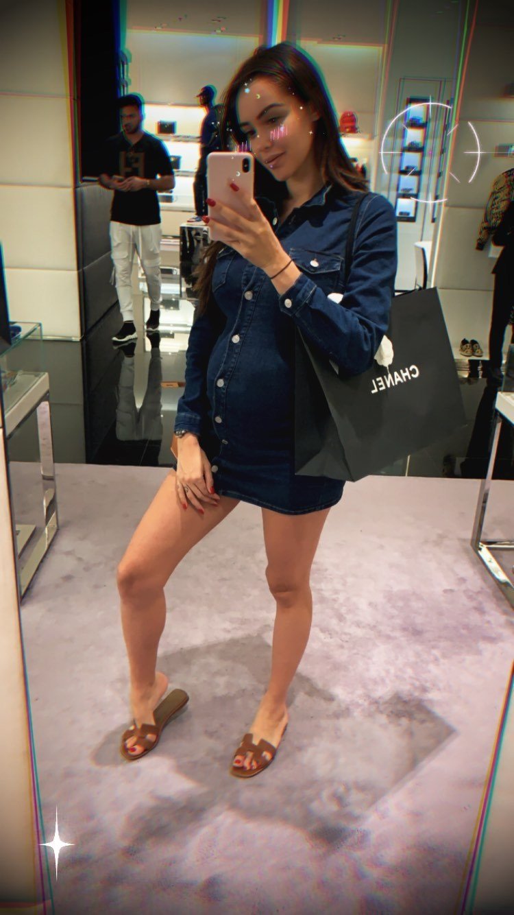 Nabilla-Benattia-Feet-4357226.jpg