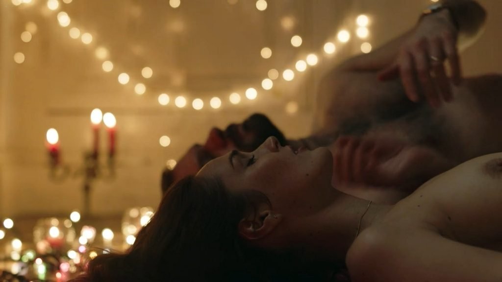 Camille-Lou-nude-topless-Marilou-Berry-a-nipple-Je-te-promets-FR-2021-S1-1080p_13-1024x576.jpg