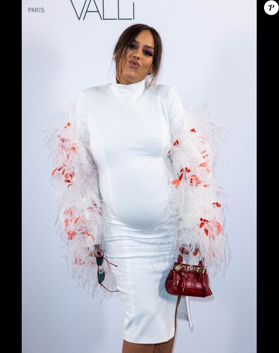7238879-amel-bent-enceinte-au-photocall-du-def-vertical_diaporama-2.jpg