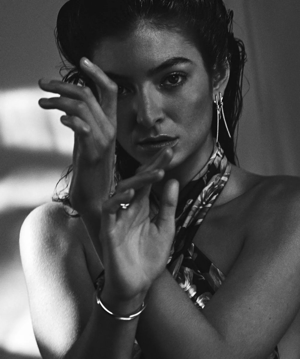 Lorde_for_Vogue_Australia_March_2022__9_.jpg