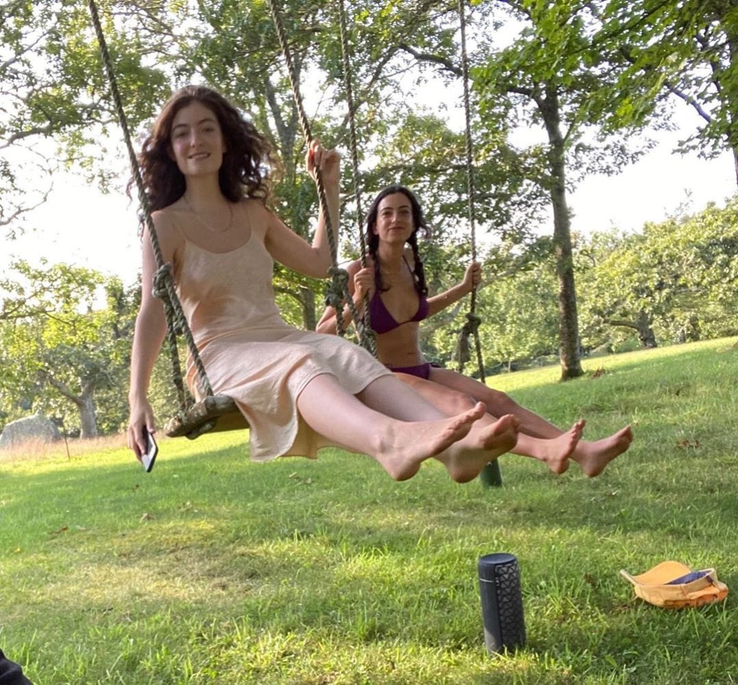 1080full-lorde2.jpg