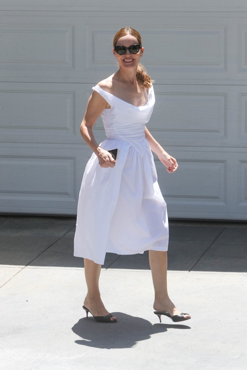 Leslie_Mann_attending_Jennifer_Klein_s_exclusive_Day_of_Indulgence_party_in_Brentwood_08-11-20...jpg