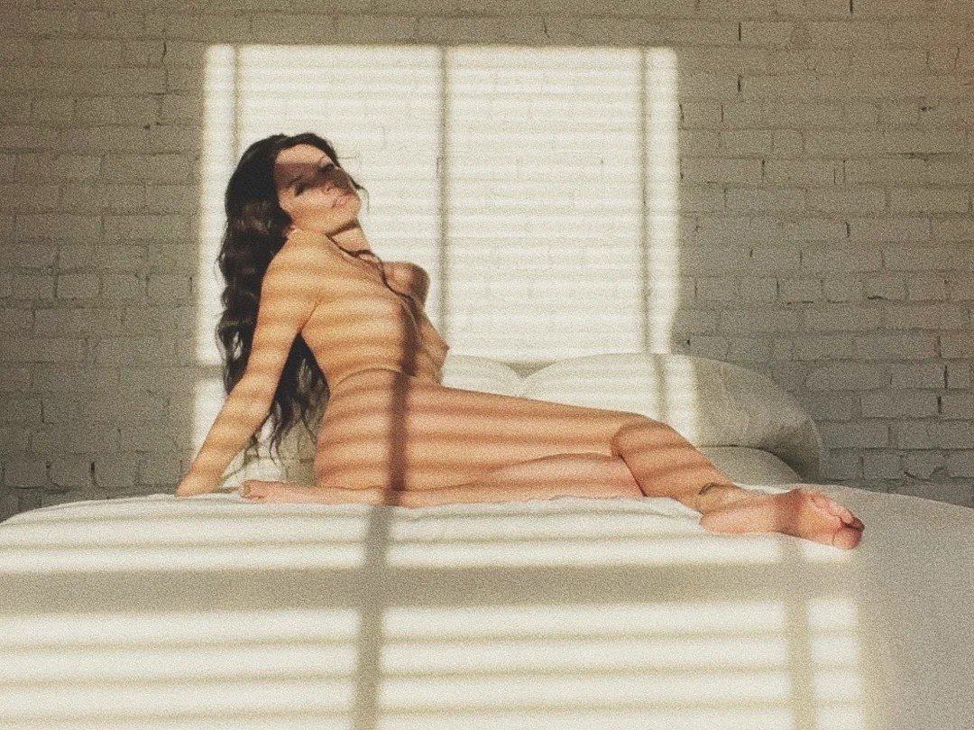 1680937246_711_Alice-Greczyn-Nude-And-Hot-PlayBoy-2023-Shoot-29-Photos.jpg