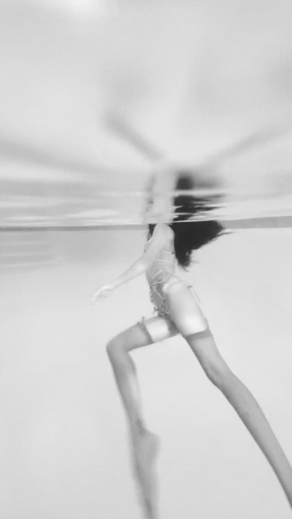 thigh-highs-underwater-v0-oi0fdd7vbqdb1.jpg