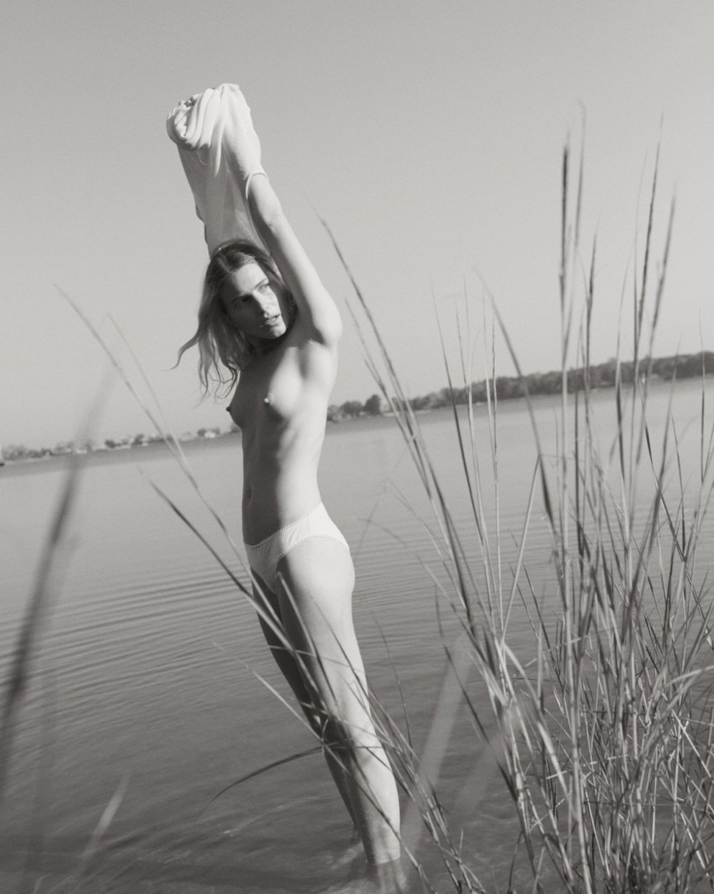 Dree-Hemingway-Topless-3.jpg
