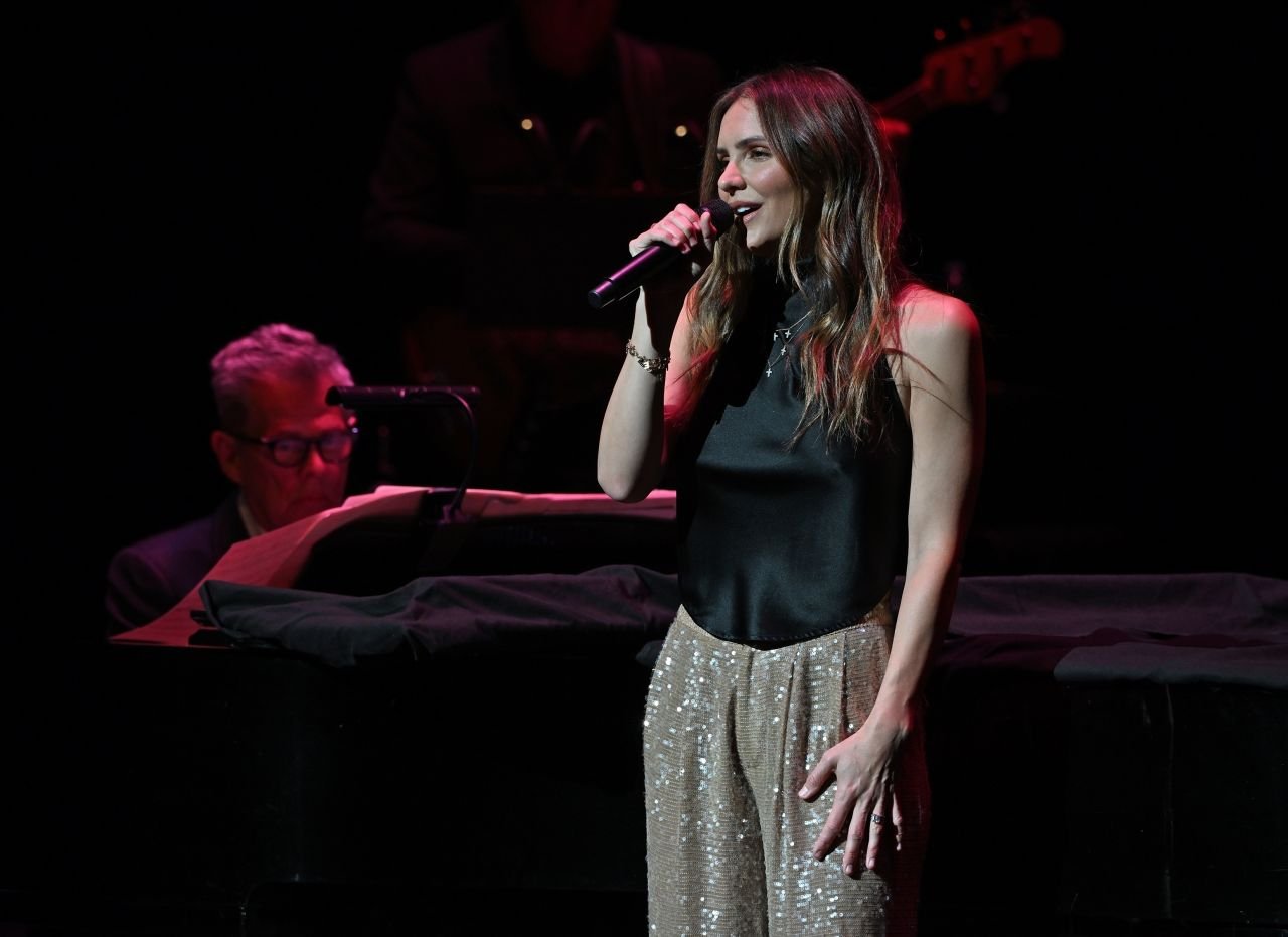 Katharine_McPhee_Performs_at_An_Intimate_Evening_with_David_Foster_in_Fort_Lauderdale_02_02_20...jpg